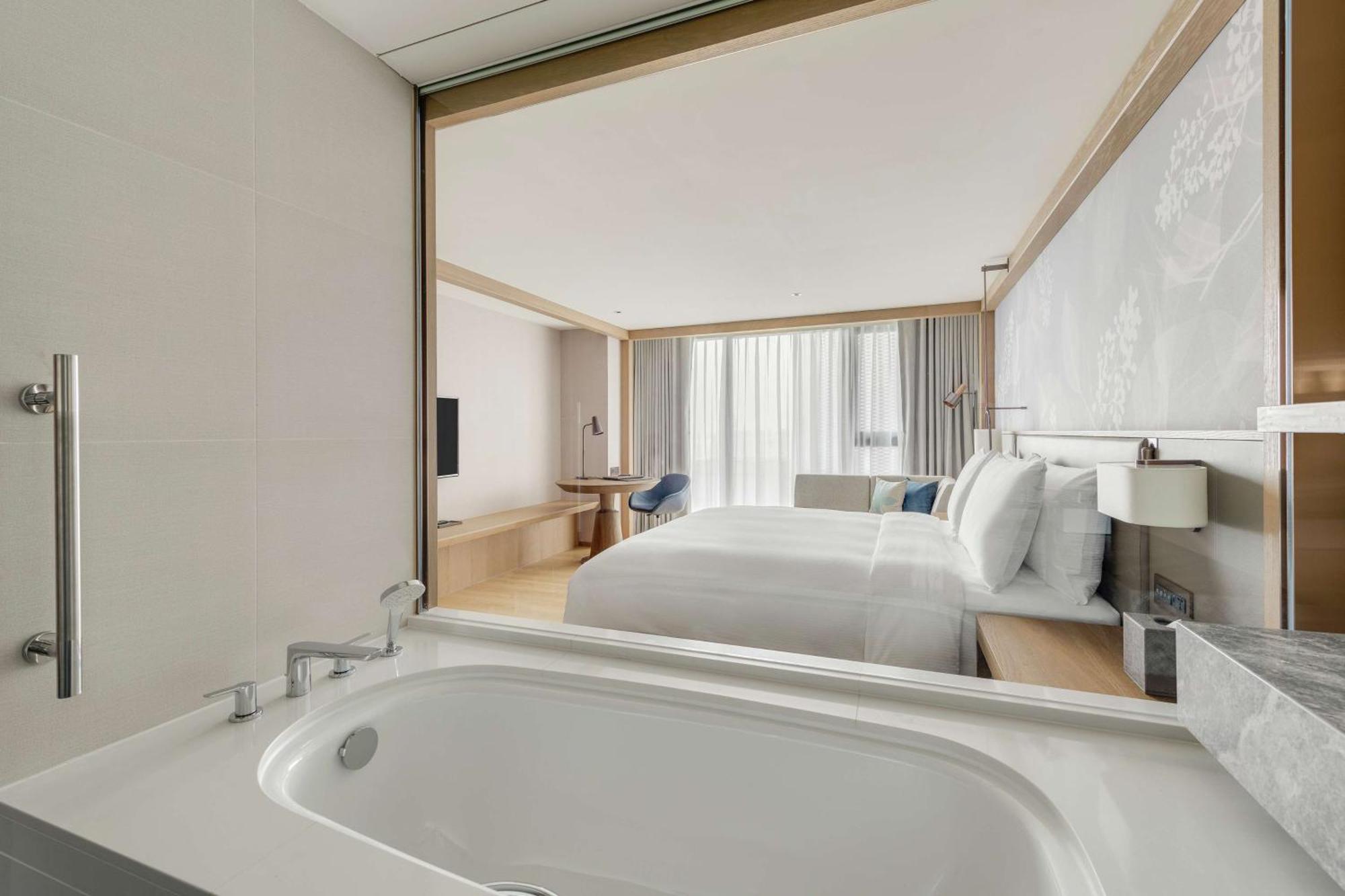 Doubletree By Hilton Taipei Zhongshan Экстерьер фото
