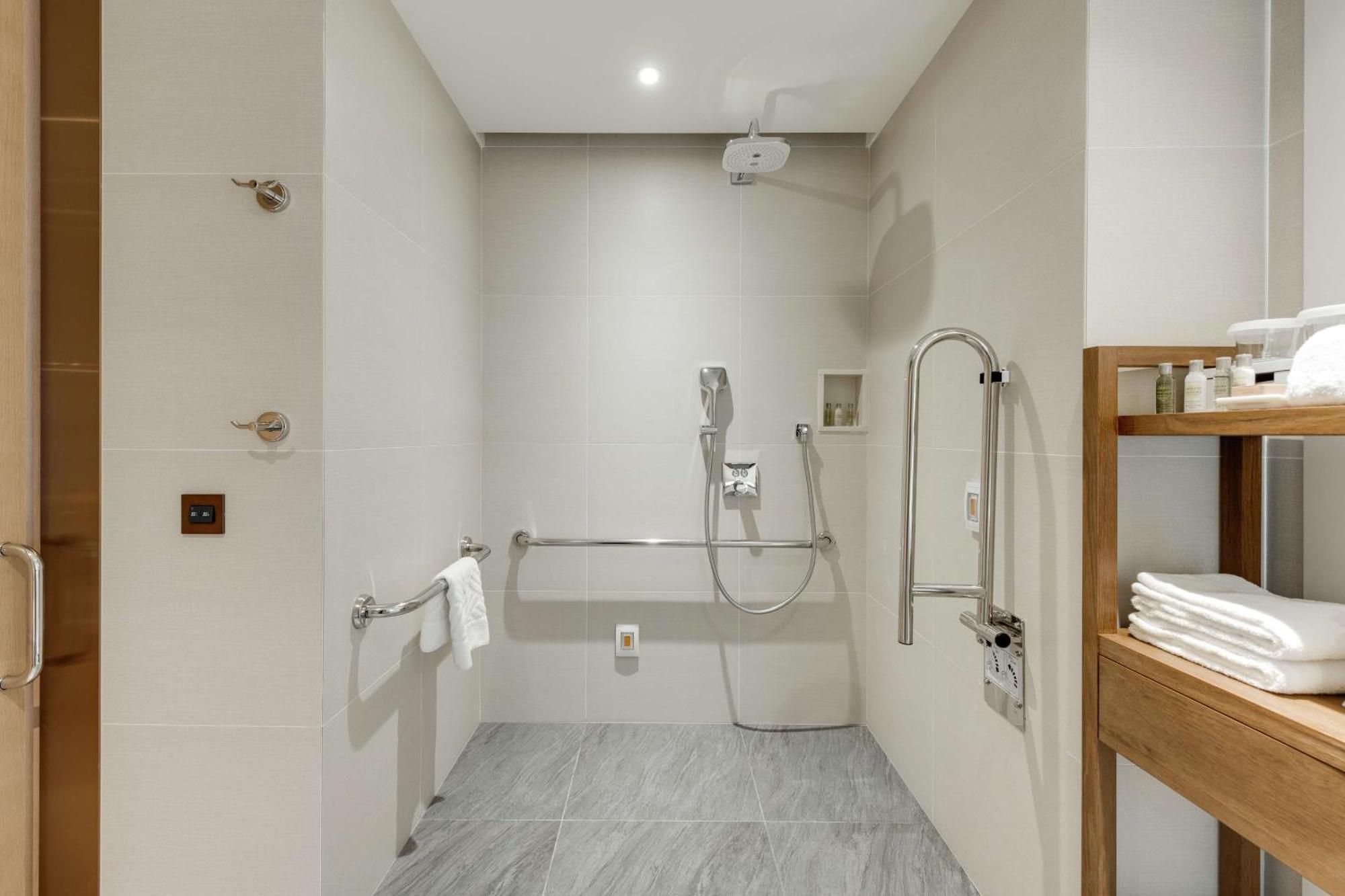 Doubletree By Hilton Taipei Zhongshan Экстерьер фото